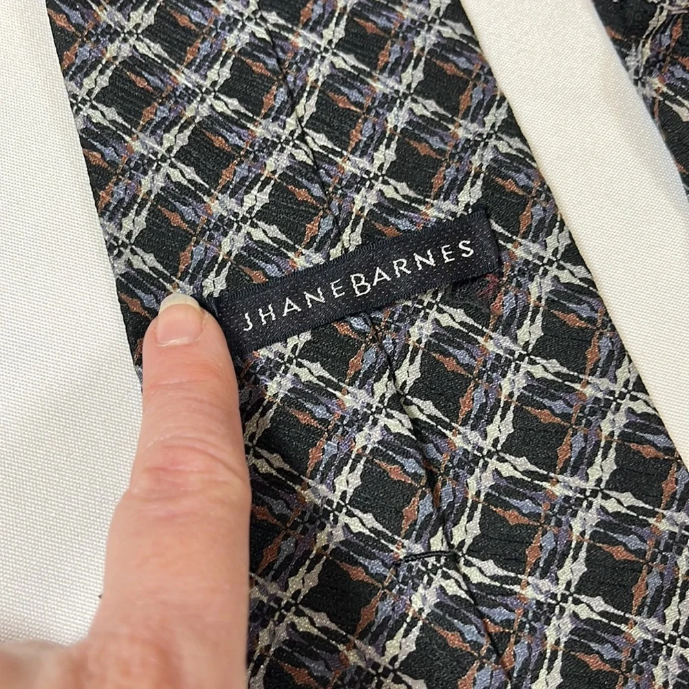 JHANE BARNES Vintage 100% Silk Geometric Men’s Necktie Black & Grey